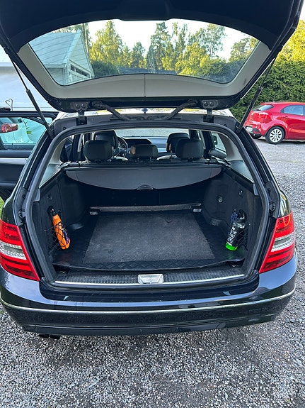 Mercedes-Benz C180 9 of 12