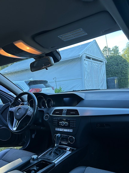 Mercedes-Benz C180 6 of 12