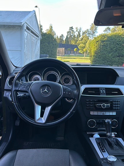 Mercedes-Benz C180 7 of 12