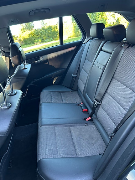 Mercedes-Benz C180 11 of 12