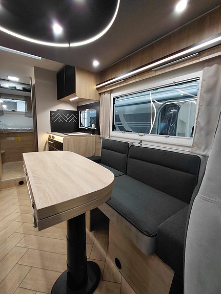 CHALLENGER 380 Graphite Edition M26 Barnkammare, 5 bältade platser, dieselvärmare med mer! 9 of 14