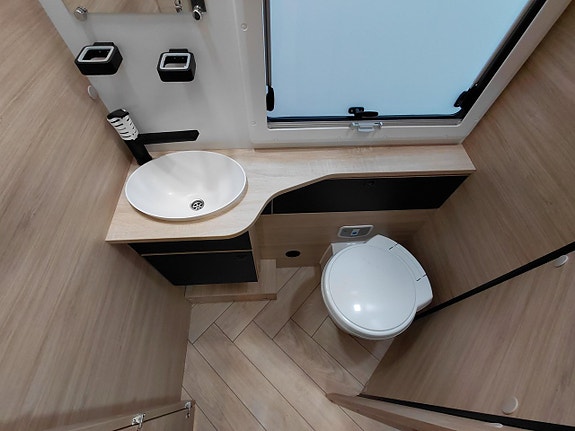 CHALLENGER 380 Graphite Edition M26 Barnkammare, 5 bältade platser, dieselvärmare med mer! 14 of 14