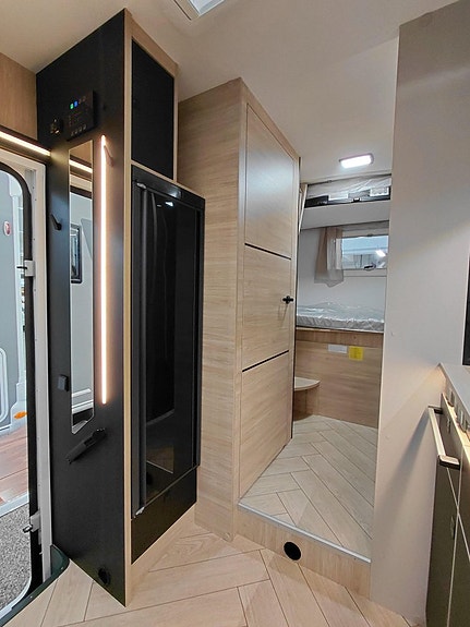 CHALLENGER 380 Graphite Edition M26 Barnkammare, 5 bältade platser, dieselvärmare med mer! 10 of 14