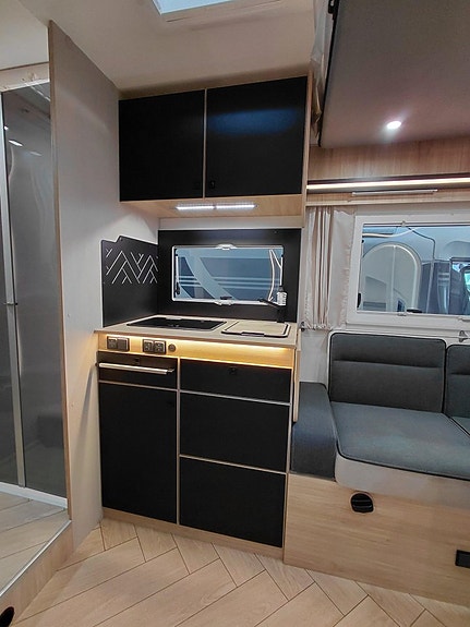 CHALLENGER 380 Graphite Edition M26 Barnkammare, 5 bältade platser, dieselvärmare med mer! 4 of 14