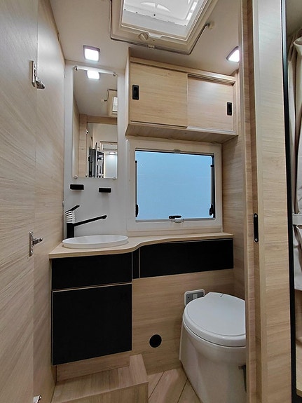 CHALLENGER 380 Graphite Edition M26 Barnkammare, 5 bältade platser, dieselvärmare med mer! 13 of 14