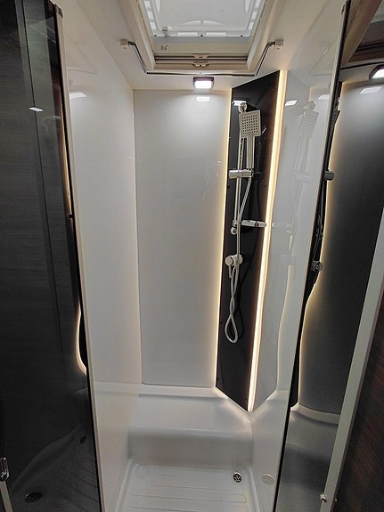 CHALLENGER 380 Graphite Edition M26 Barnkammare, 5 bältade platser, dieselvärmare med mer! 12 of 14