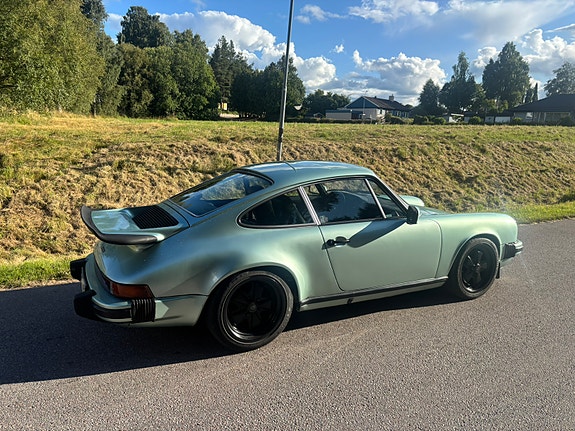 Porsche 911 3 of 8