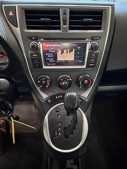 Toyota Verso-S 10 of 16