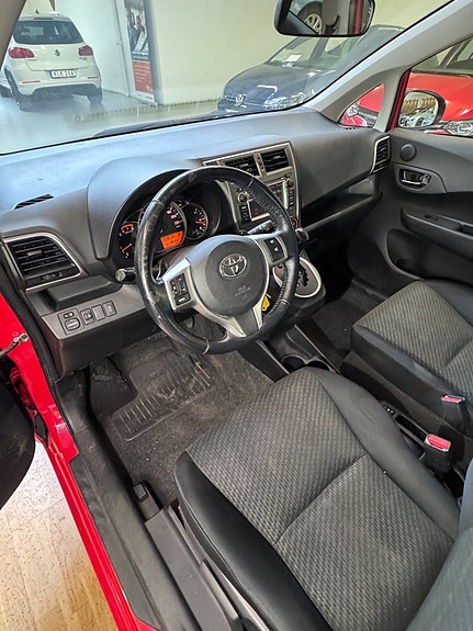 Toyota Verso-S 6 of 16