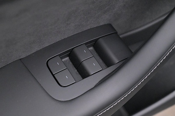 Tesla Model 3 10 of 27