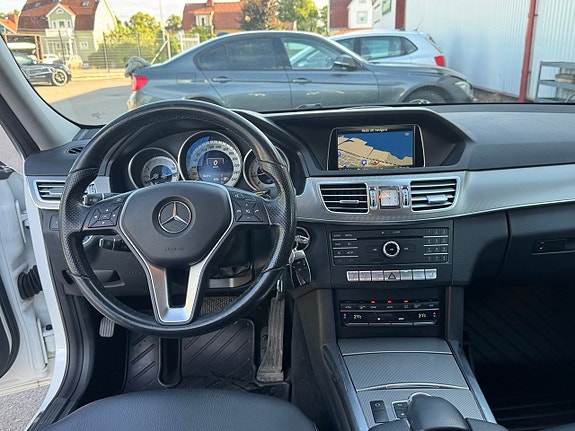 Mercedes-Benz E220 9 of 20