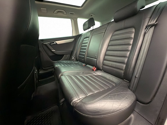 Volkswagen Passat Alltrack 25 of 30