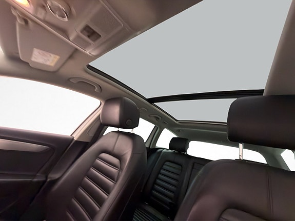 Volkswagen Passat Alltrack 13 of 30