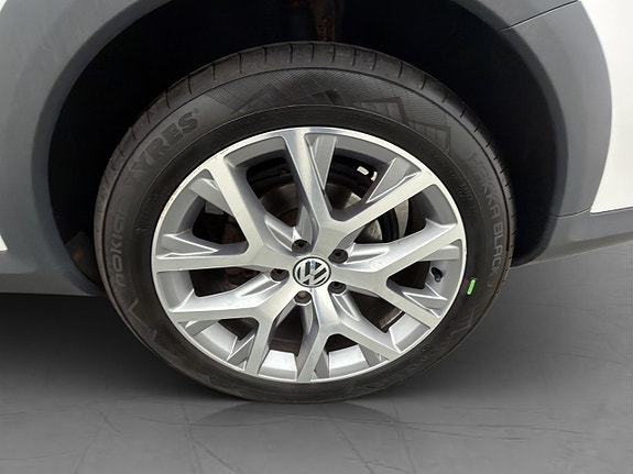 Volkswagen Passat Alltrack 27 of 30