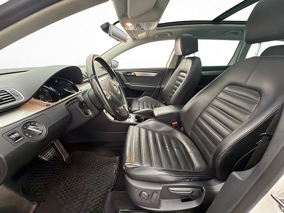 Volkswagen Passat Alltrack 14 of 30