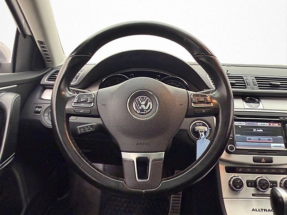 Volkswagen Passat Alltrack 16 of 30