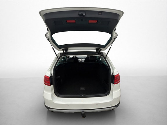 Volkswagen Passat Alltrack 11 of 30