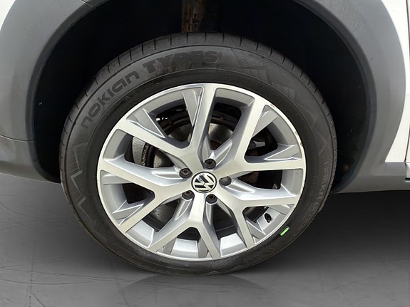 Volkswagen Passat Alltrack 28 of 30