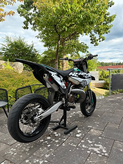 Husqvarna Te300 2 of 7
