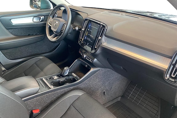Volvo XC40 7 of 24