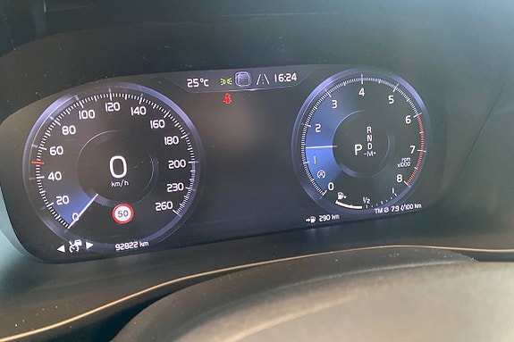 Volvo XC40 16 of 24