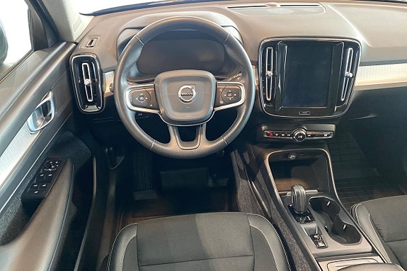 Volvo XC40 11 of 24
