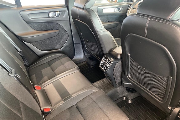 Volvo XC40 9 of 24