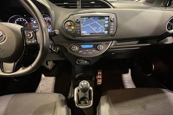 Toyota Yaris 12 of 17