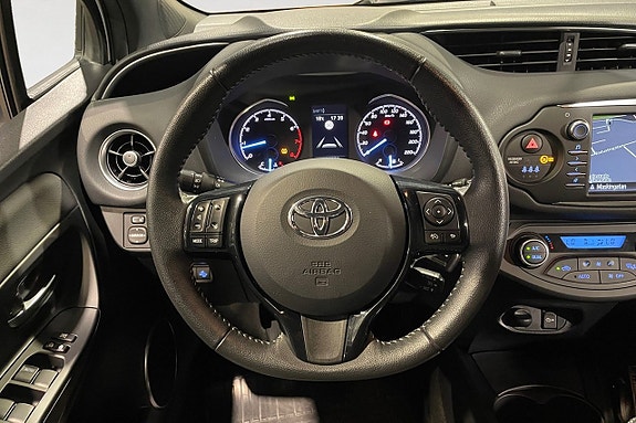 Toyota Yaris 13 of 17