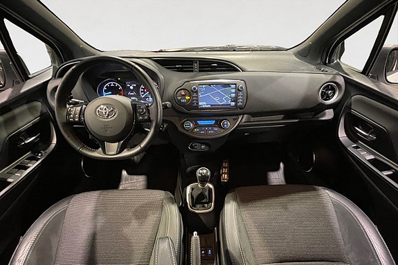 Toyota Yaris 11 of 17
