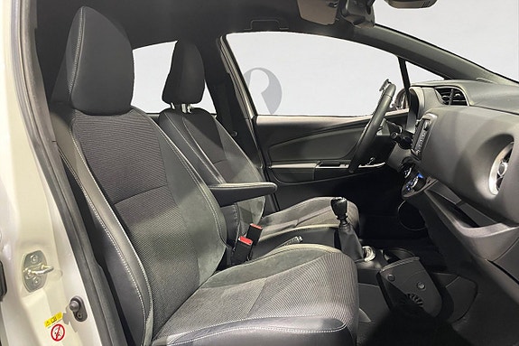 Toyota Yaris 15 of 17
