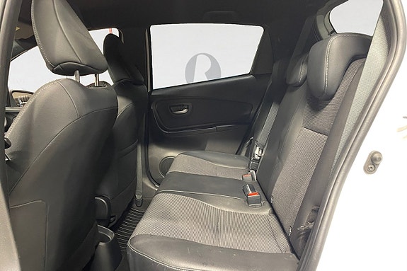 Toyota Yaris 14 of 17