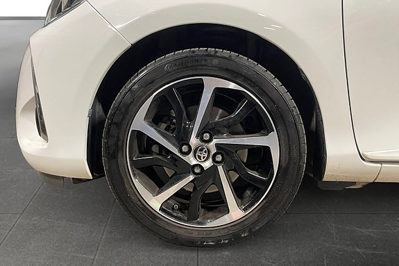 Toyota Yaris 16 of 17