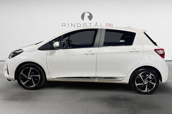 Toyota Yaris 4 of 17