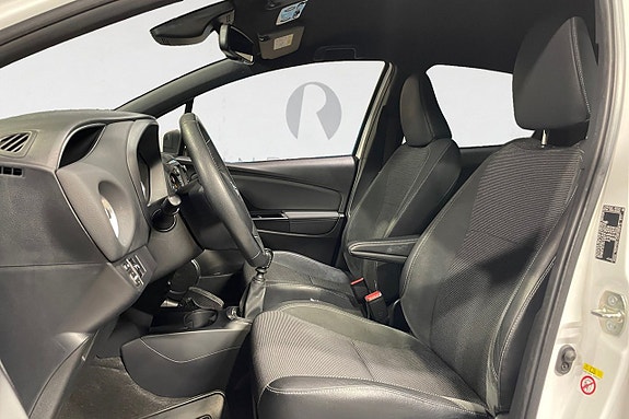 Toyota Yaris 3 of 17