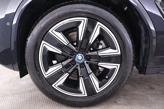 BMW iX3 9 of 26