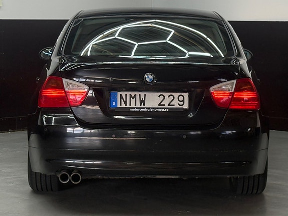 BMW 330d 14 of 16