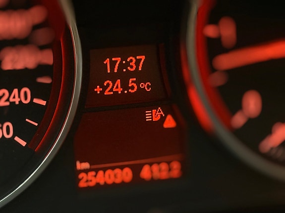 BMW 330d 9 of 16