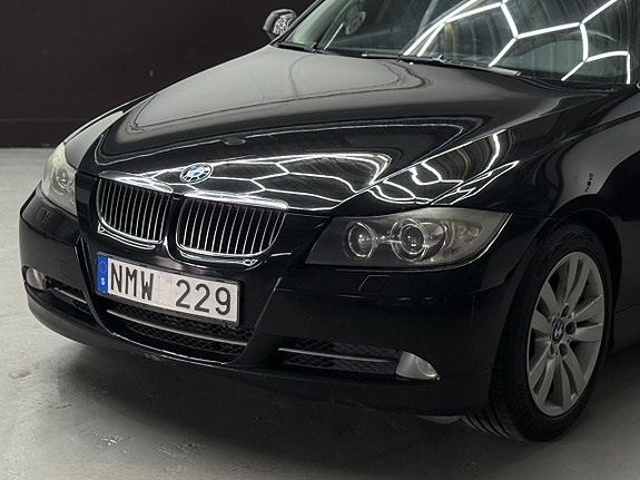 BMW 330d 3 of 16