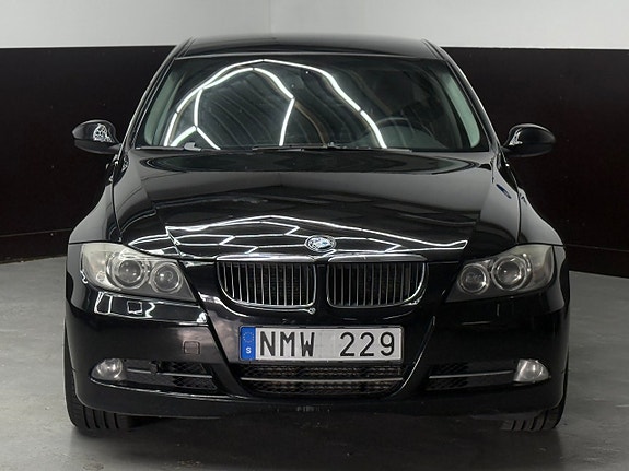 BMW 330d 2 of 16
