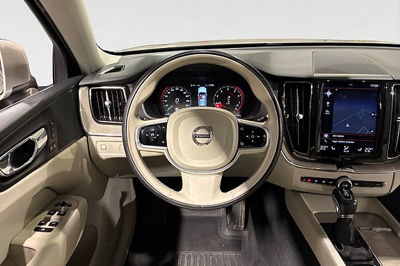Volvo XC60 13 of 18
