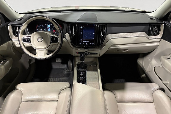 Volvo XC60 11 of 18