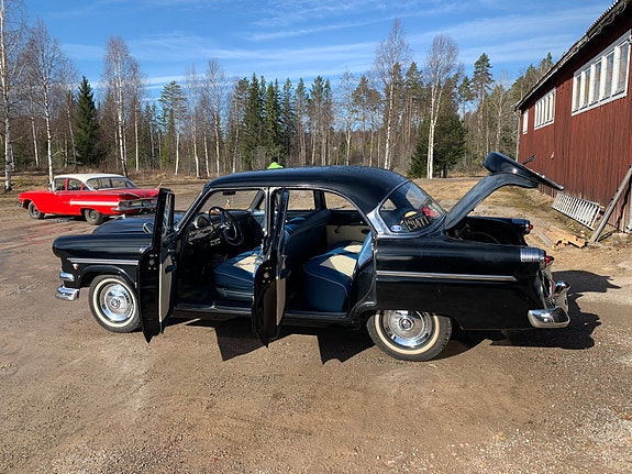 Ford Custom Line 3 of 6