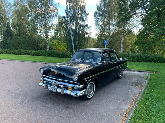 Ford Custom Line 2 of 6