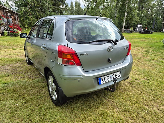 Toyota Yaris 3 of 4