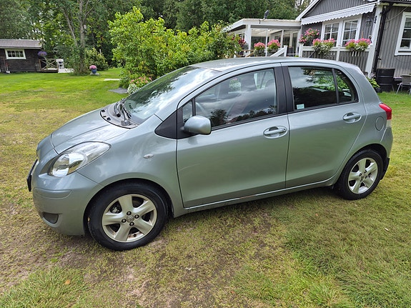 Toyota Yaris 2 of 4