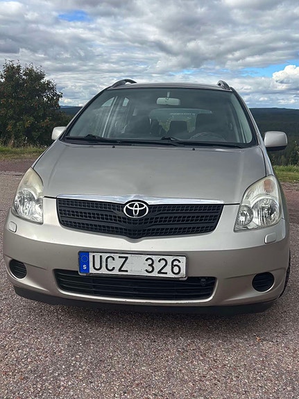 Toyota Verso 2 of 3