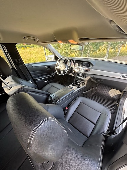 Mercedes-Benz E220 5 of 5