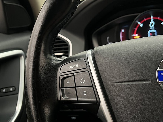 Volvo XC60 12 of 30