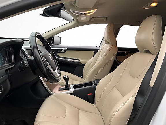 Volvo XC60 10 of 30